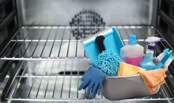 Rengöra ugn – Det effektivaste sättet